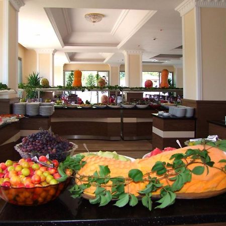 Golden Sunset Hotel&Spa 케메르 외부 사진 A buffet at a hotel